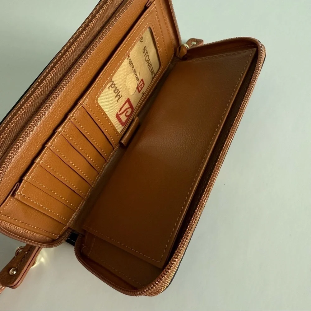 Stone Mountain Pebble Leather Wristlet Wallet Black Brown Zip Closure SZ Large